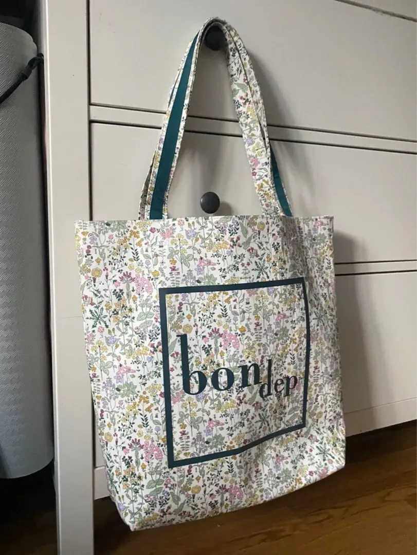 Tote bag