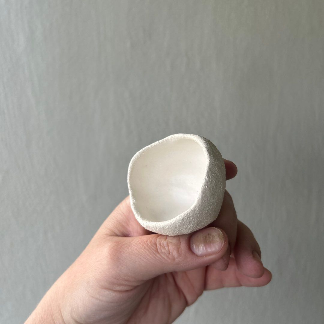 Håndlaget keramikk