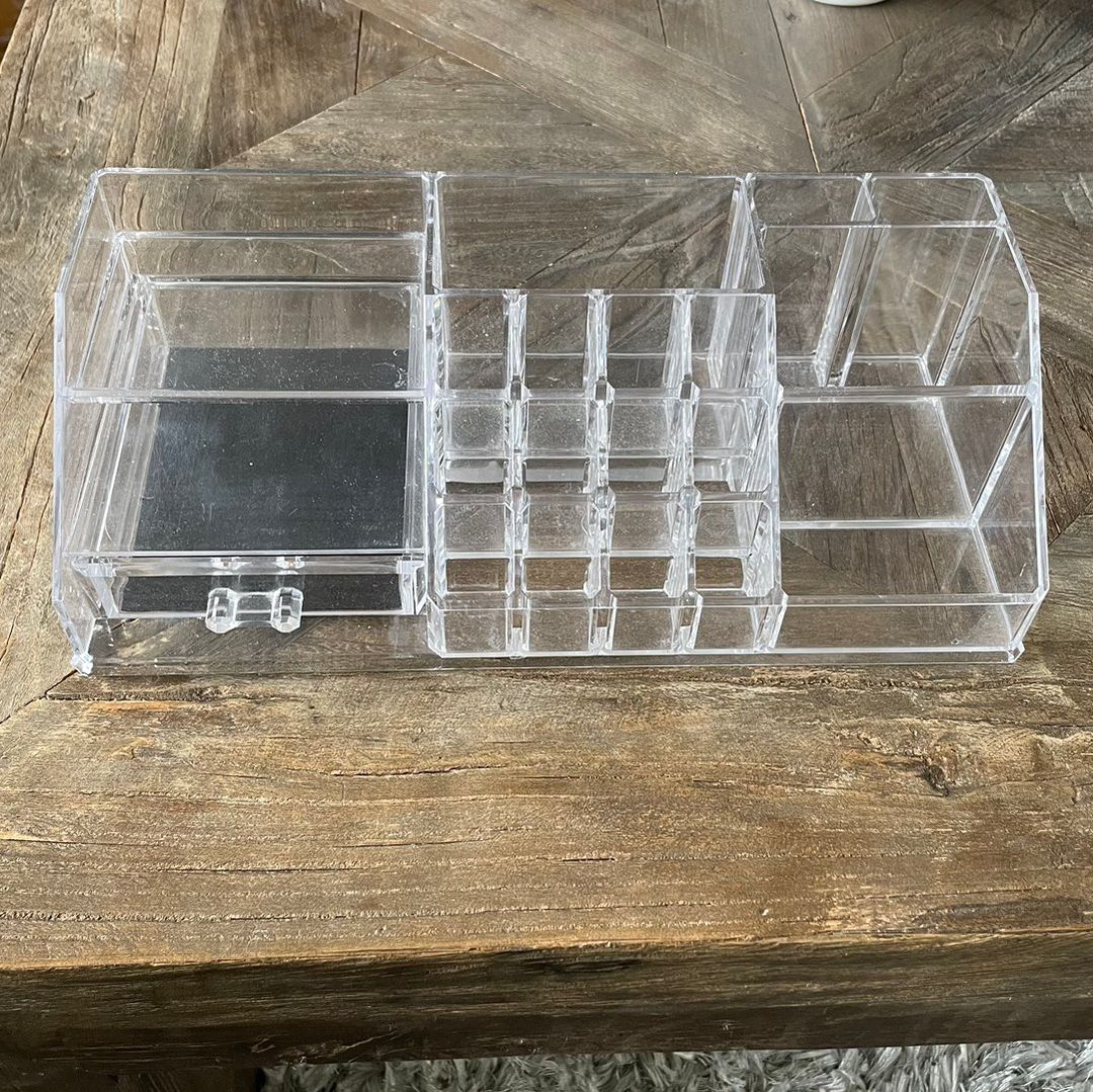 Makeup organizer