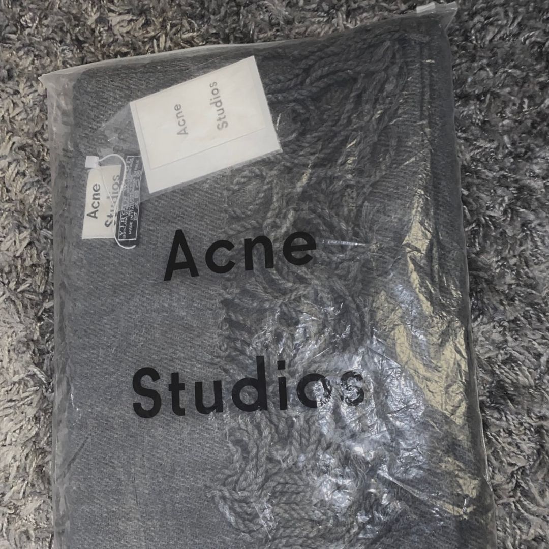 Acne skjerf