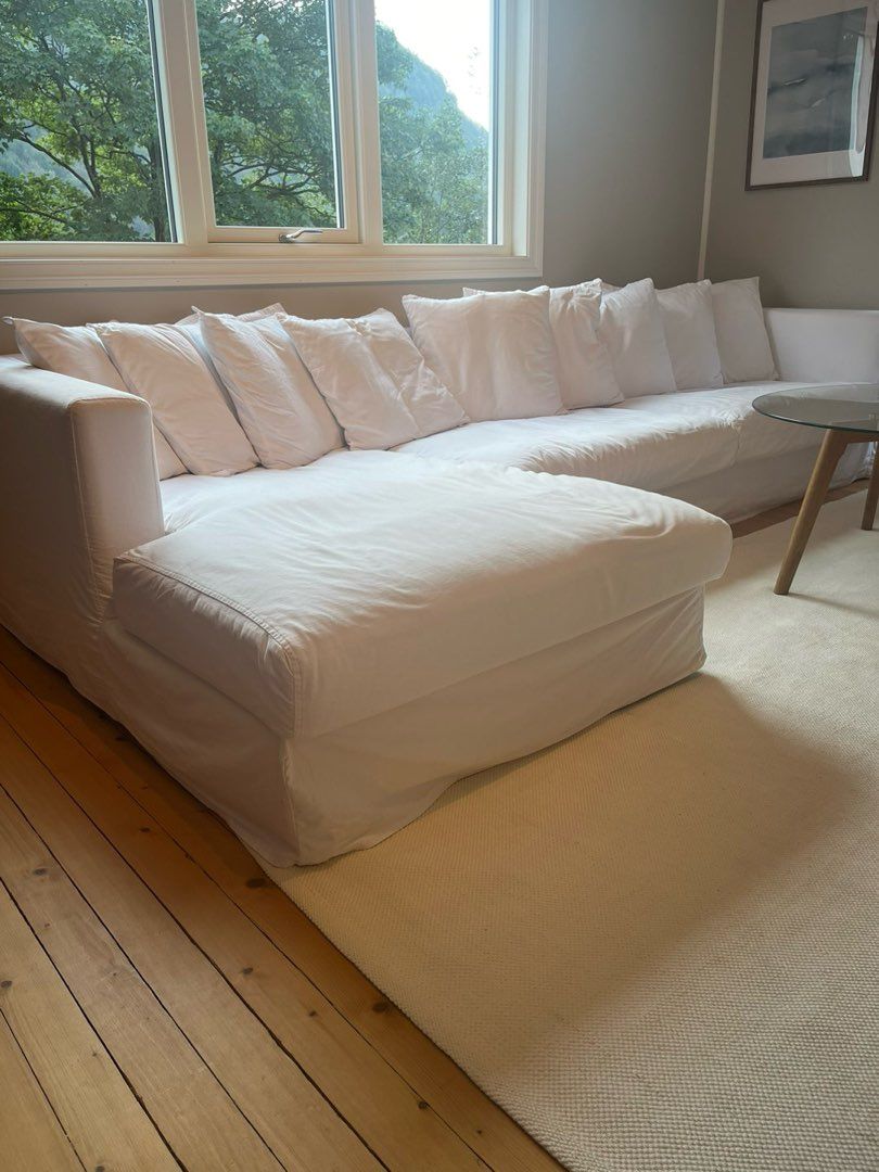 Stor hvit sofa