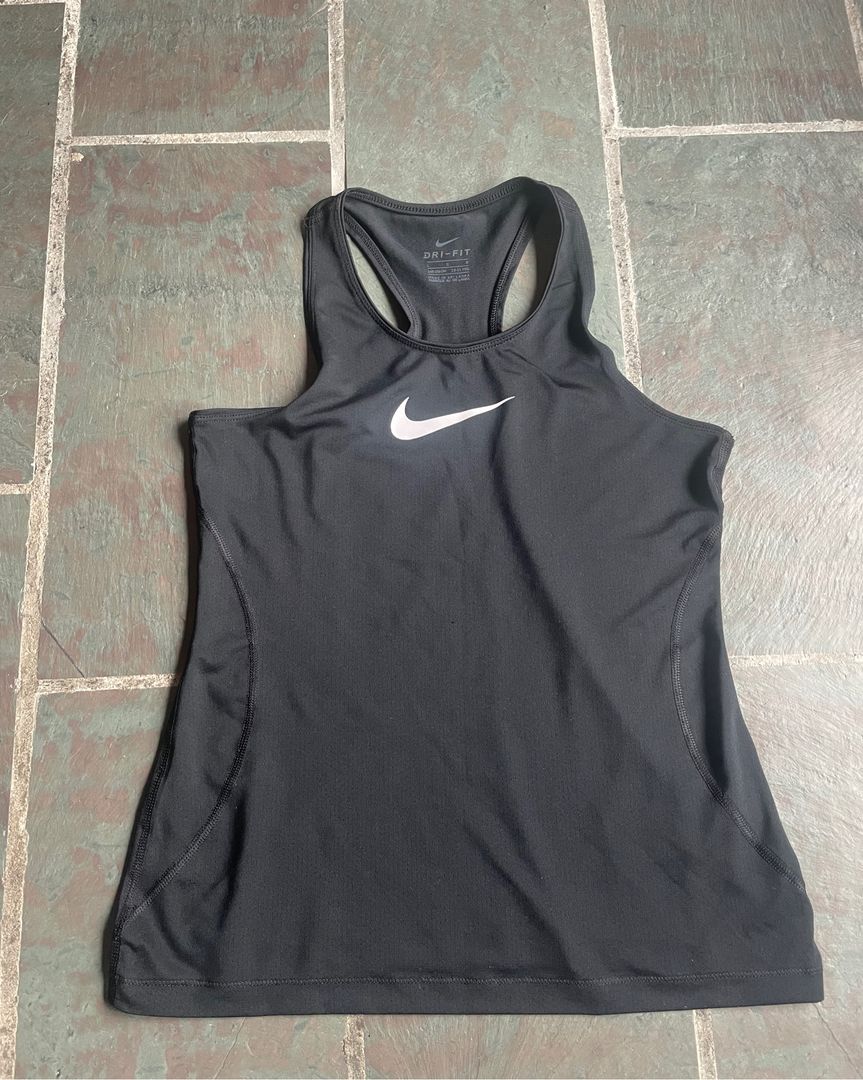 Nike sportstop