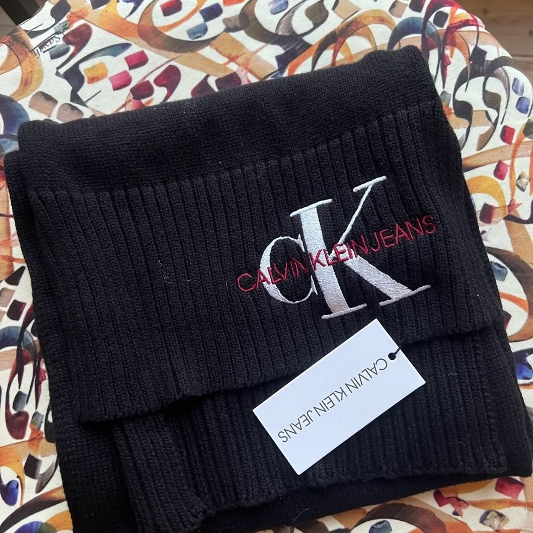 CK knit scarf