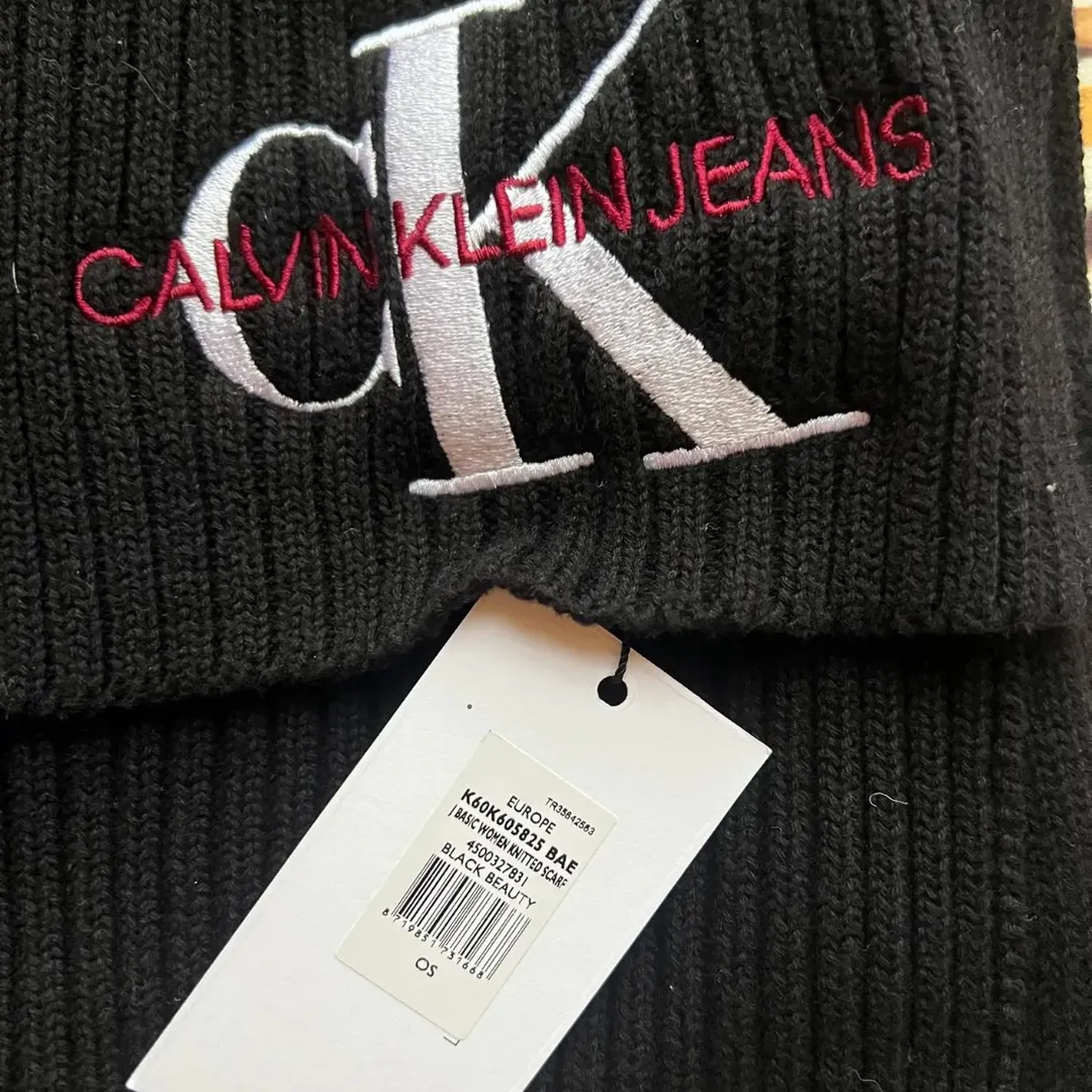 CK knit scarf