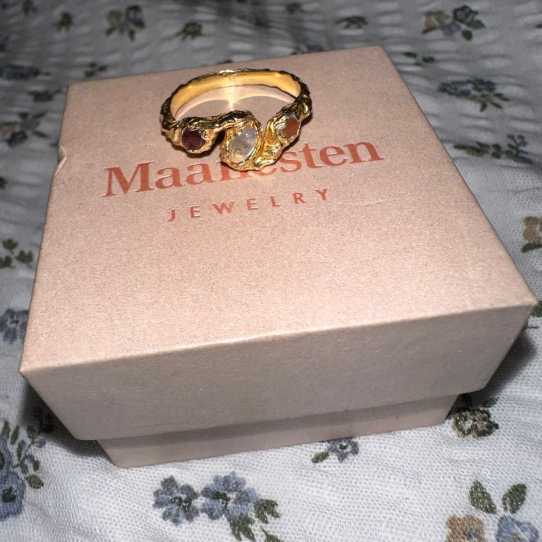 Maanesten ring