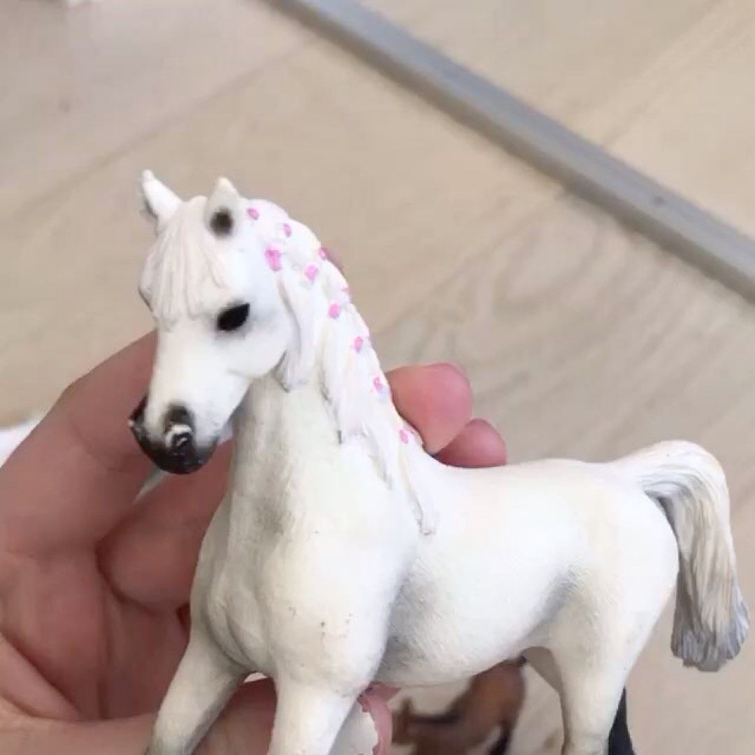 Schleich hester