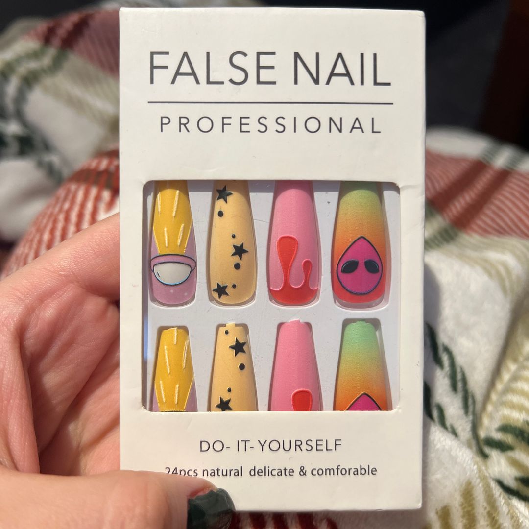 Press on nails