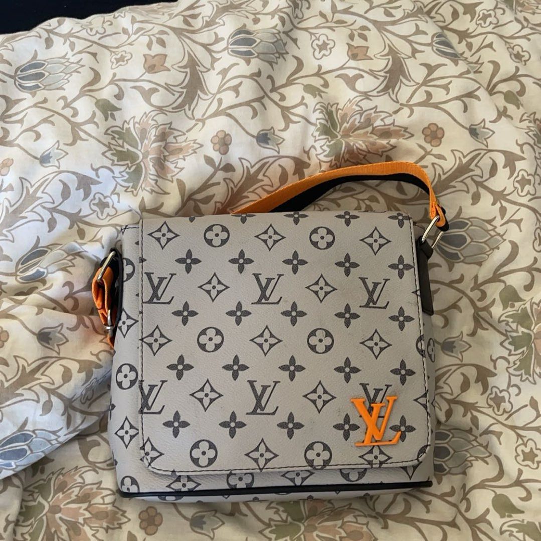 Lv Sidebag