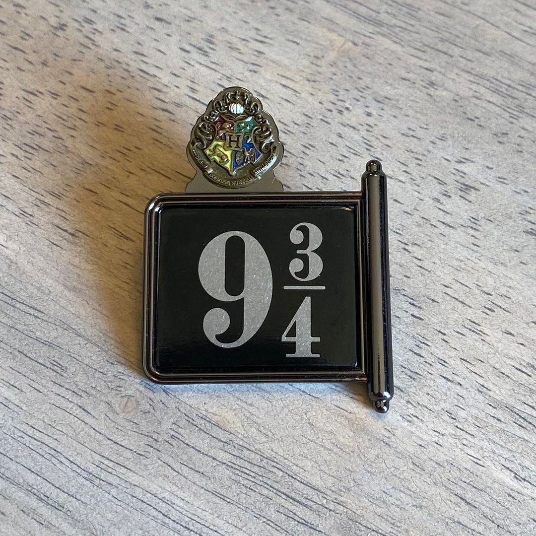 Platform 9 3/4 Pin