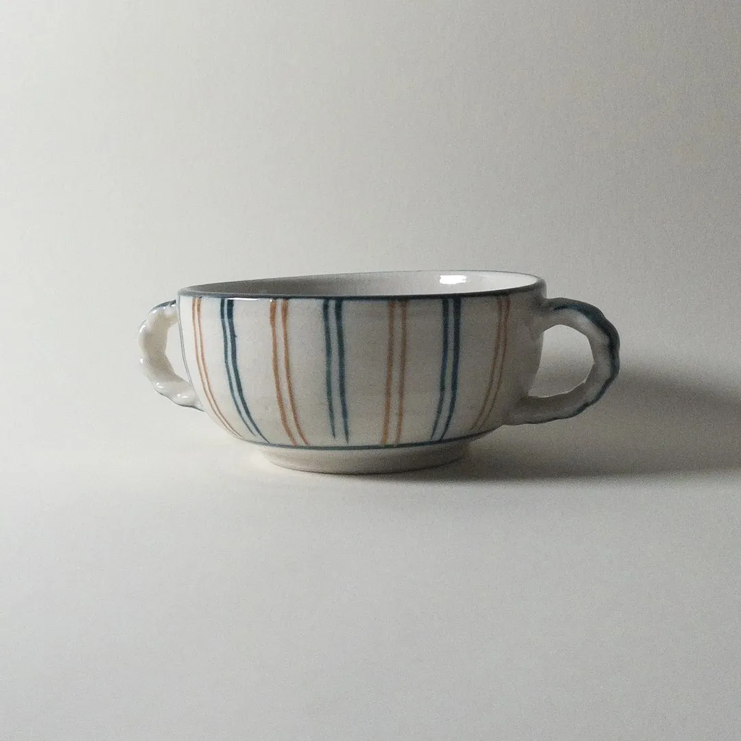 Bowl with handles