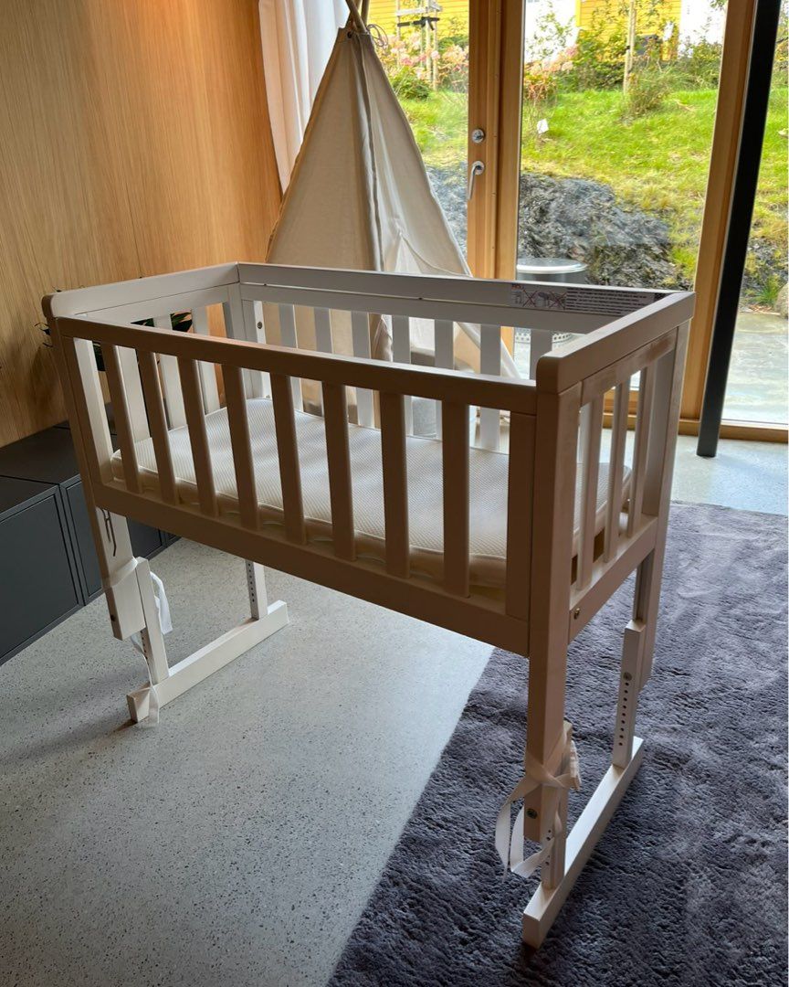 Troll bedside crib