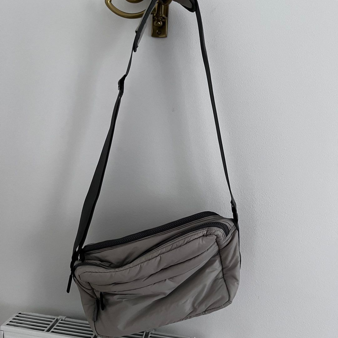 Day crossbody taske