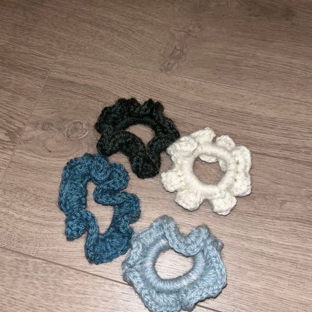 Heklet scrunchies