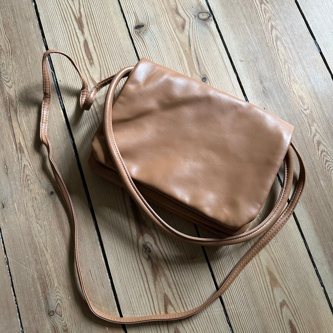 Crossbody taske