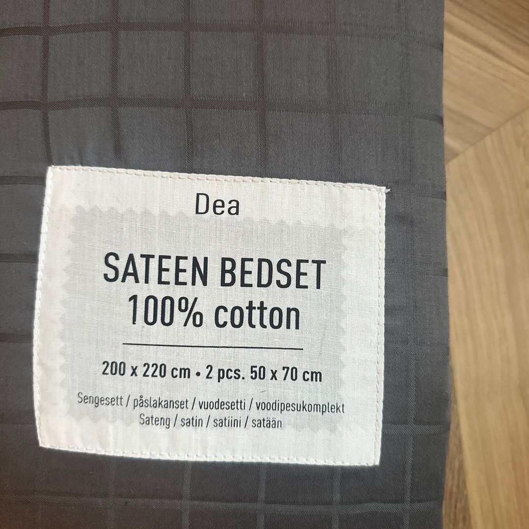 Ubrukt sateen bedset