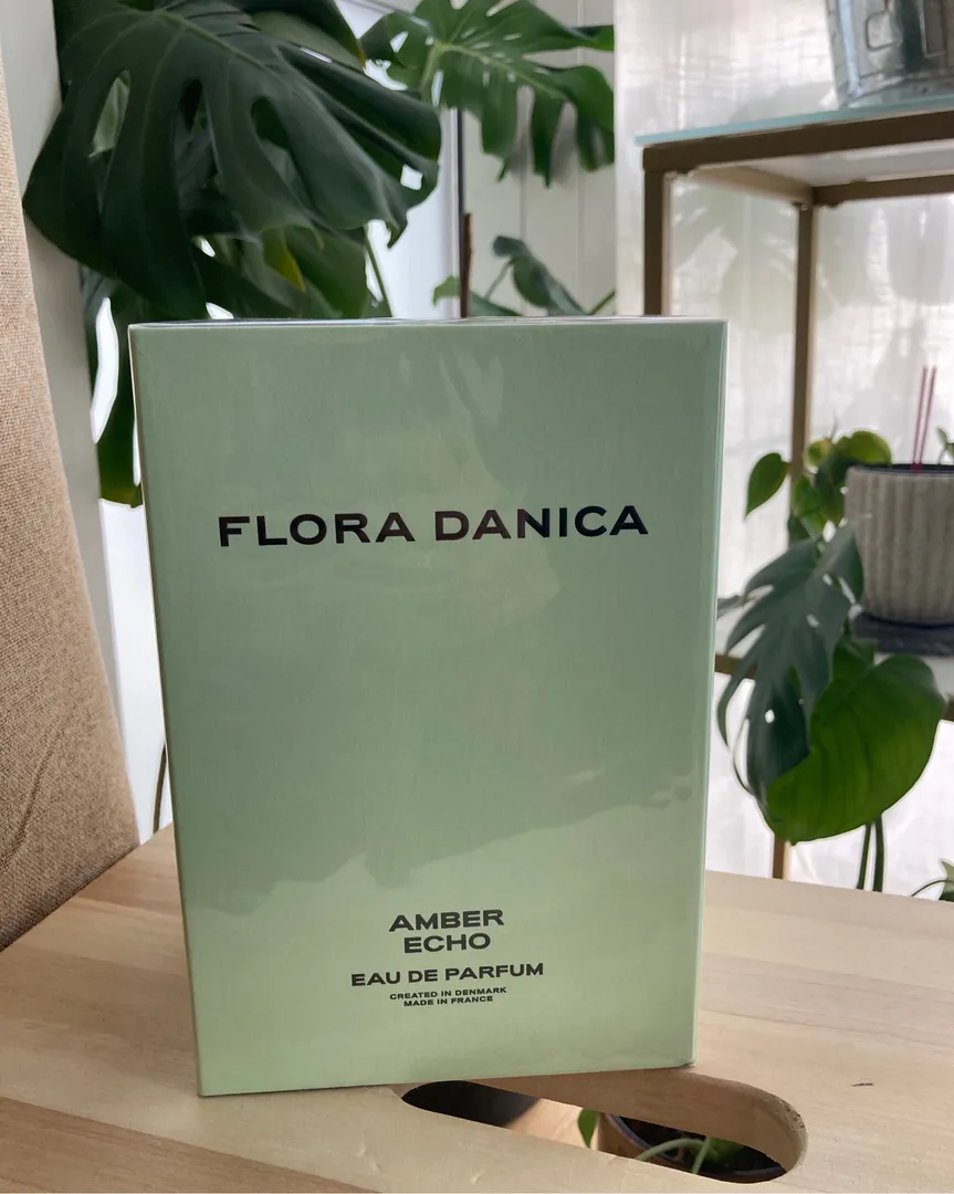 Flora Danica perfume