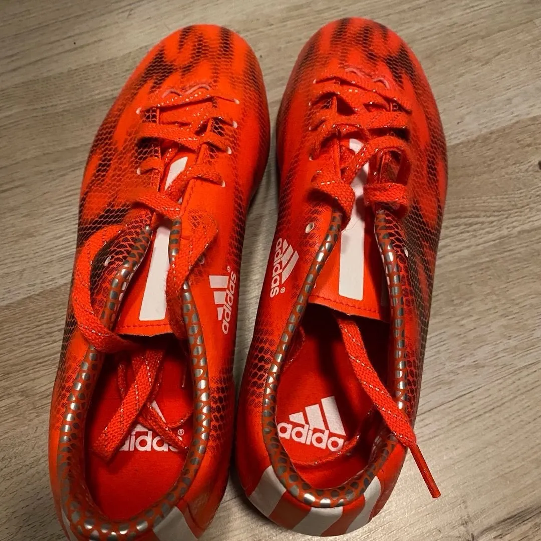 Fotballsko adidas 40