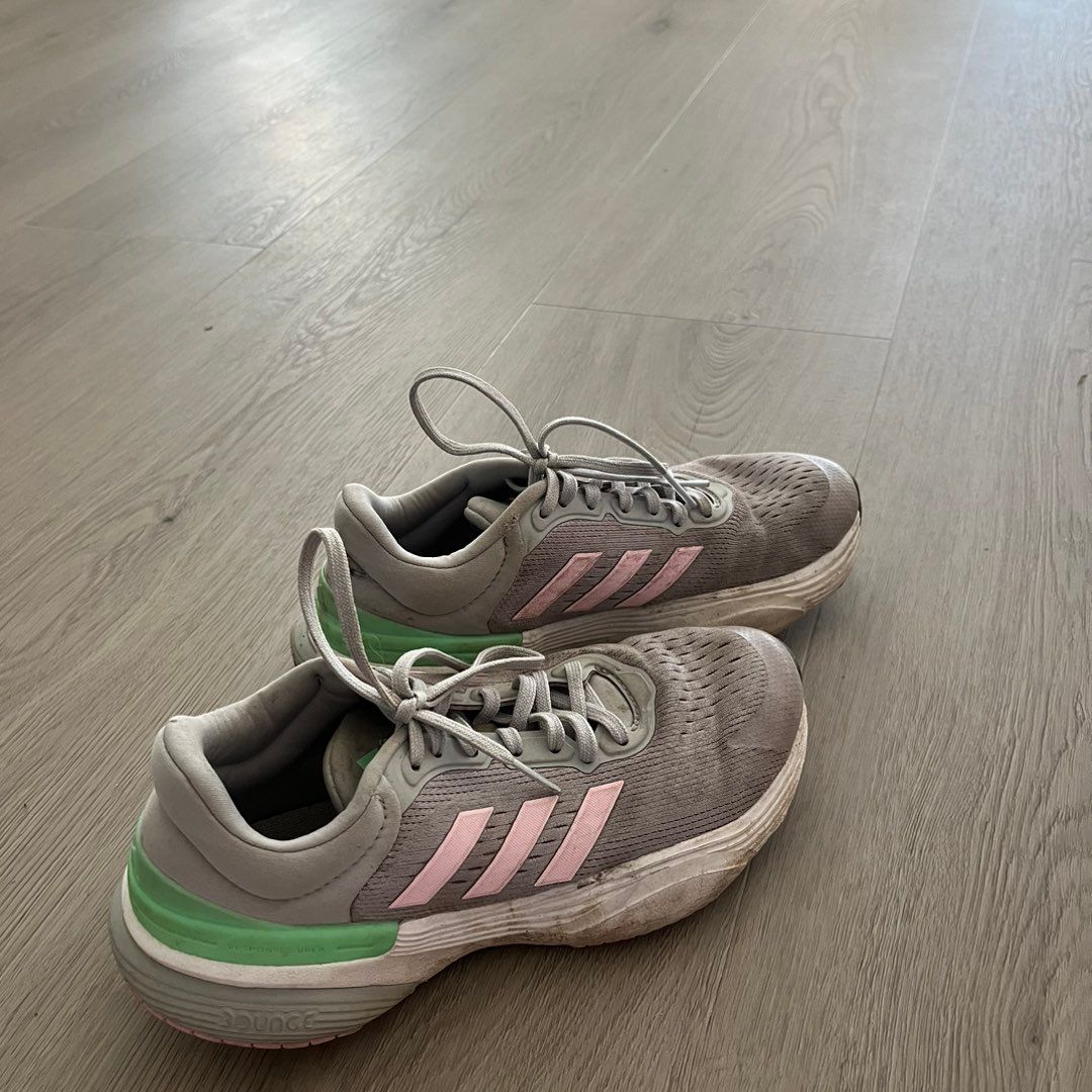 Adidas lenkkarit