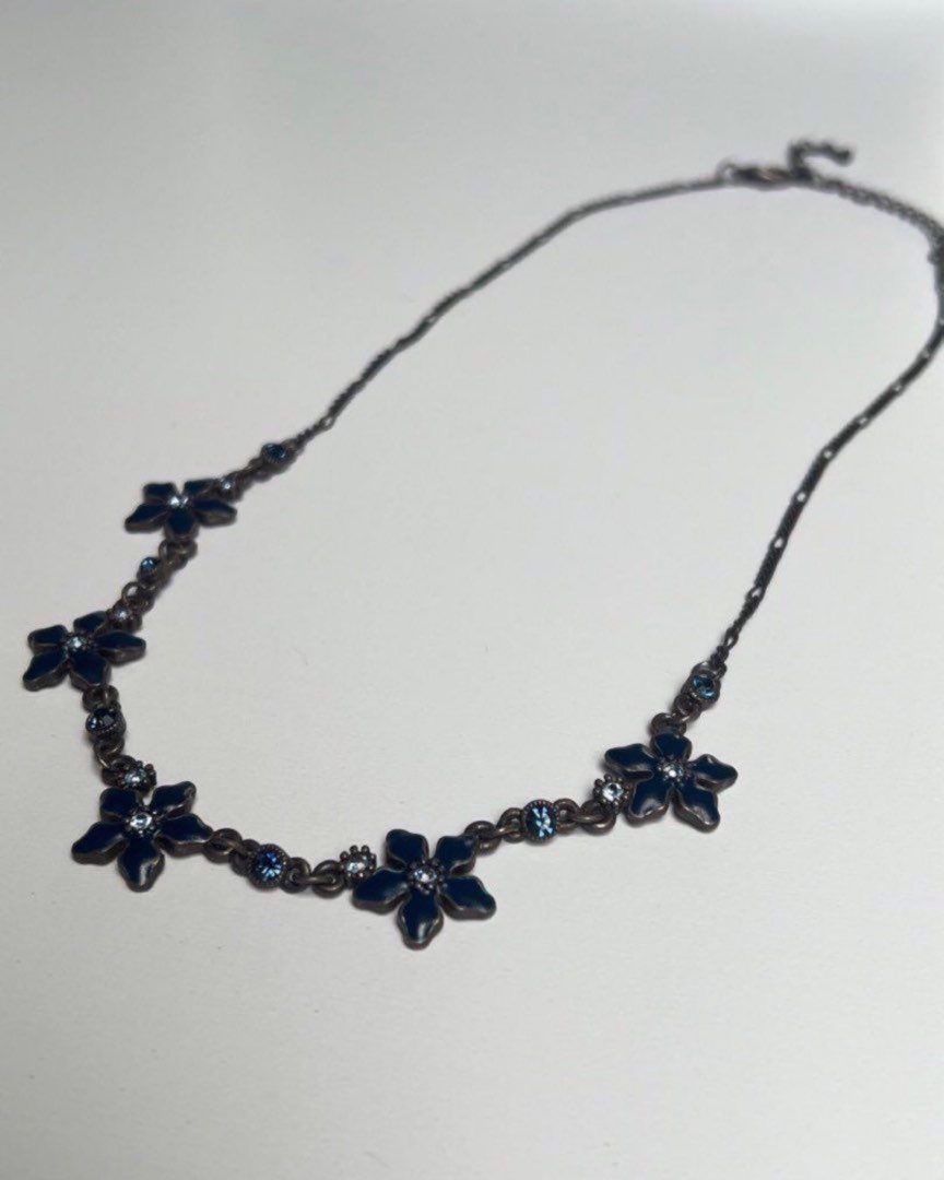 Flower necklace