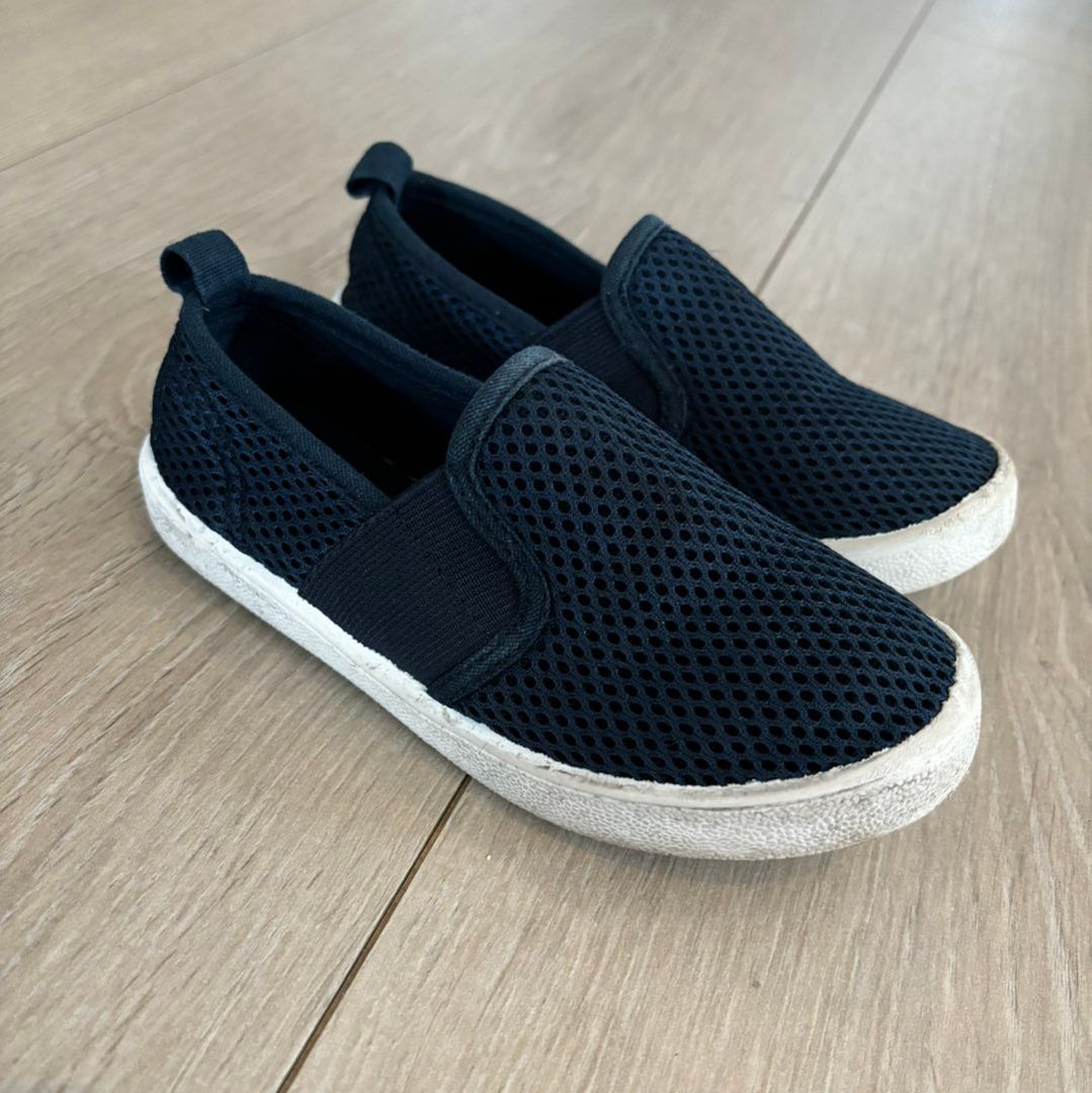 Slip on sneakers