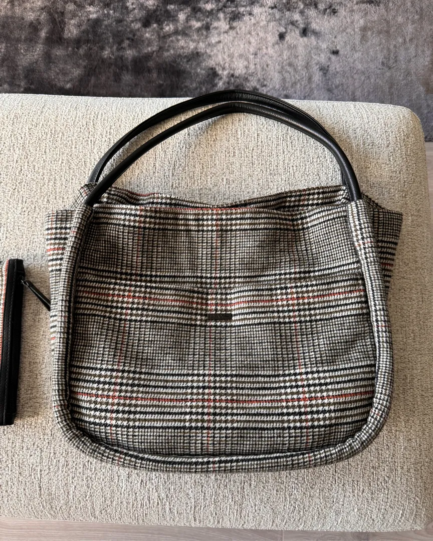 Woolen check shopper