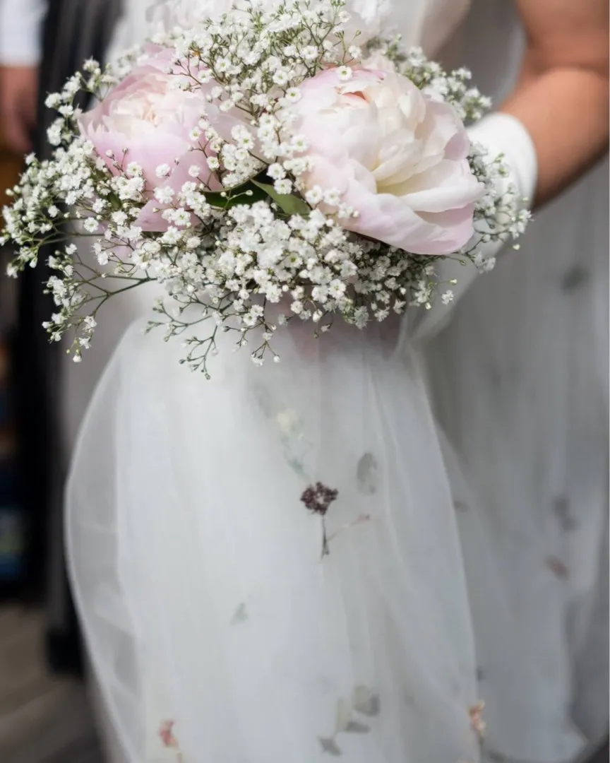 Slør med blomster