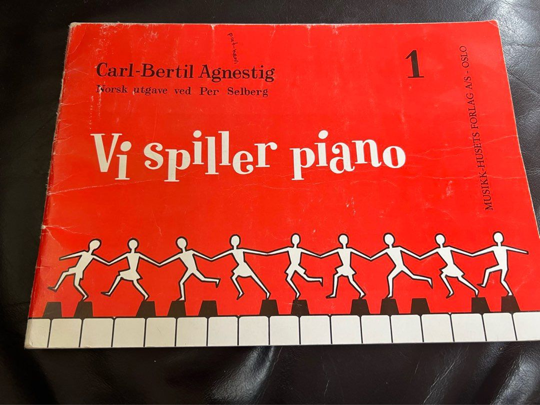 Vi spiller piano