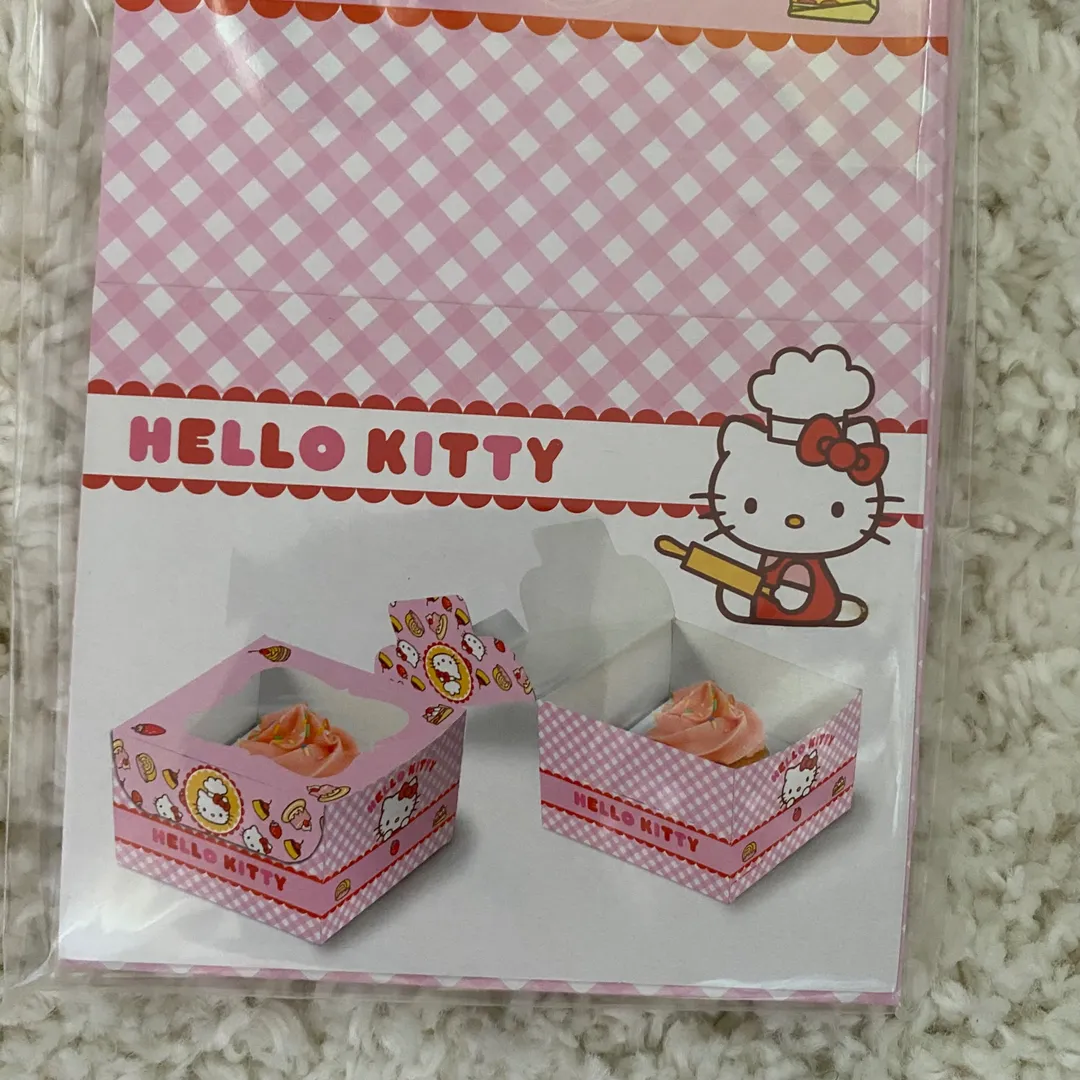 Hello kitty cupcake