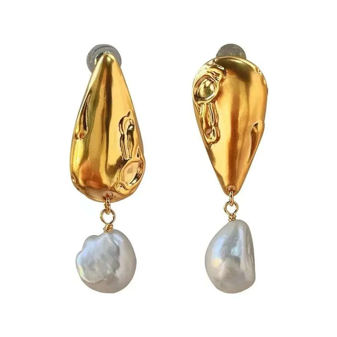 Drop pearl earring