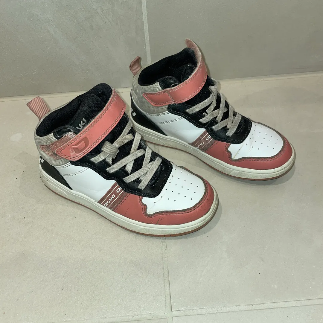 Okaki sneakers