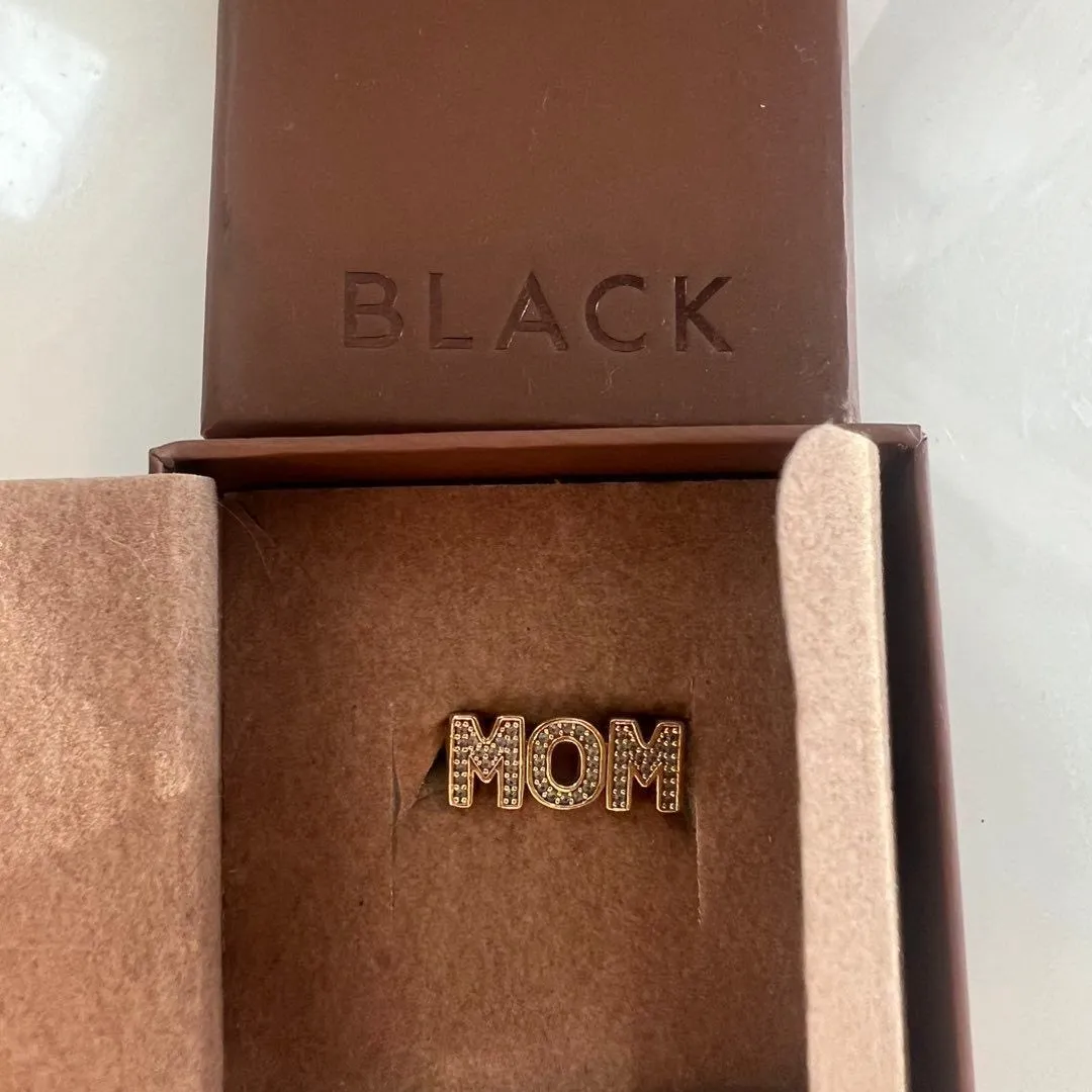 Mom ring ekte