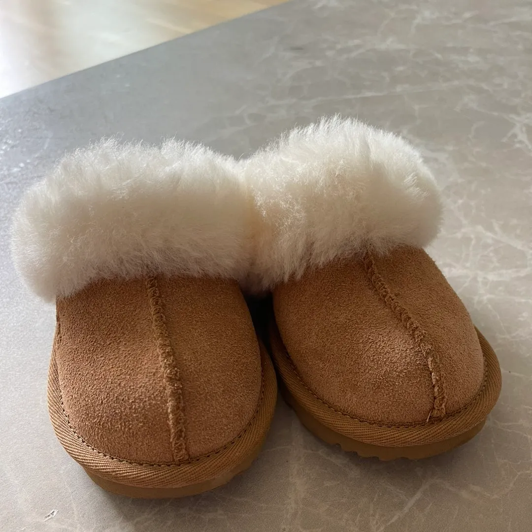 UGG