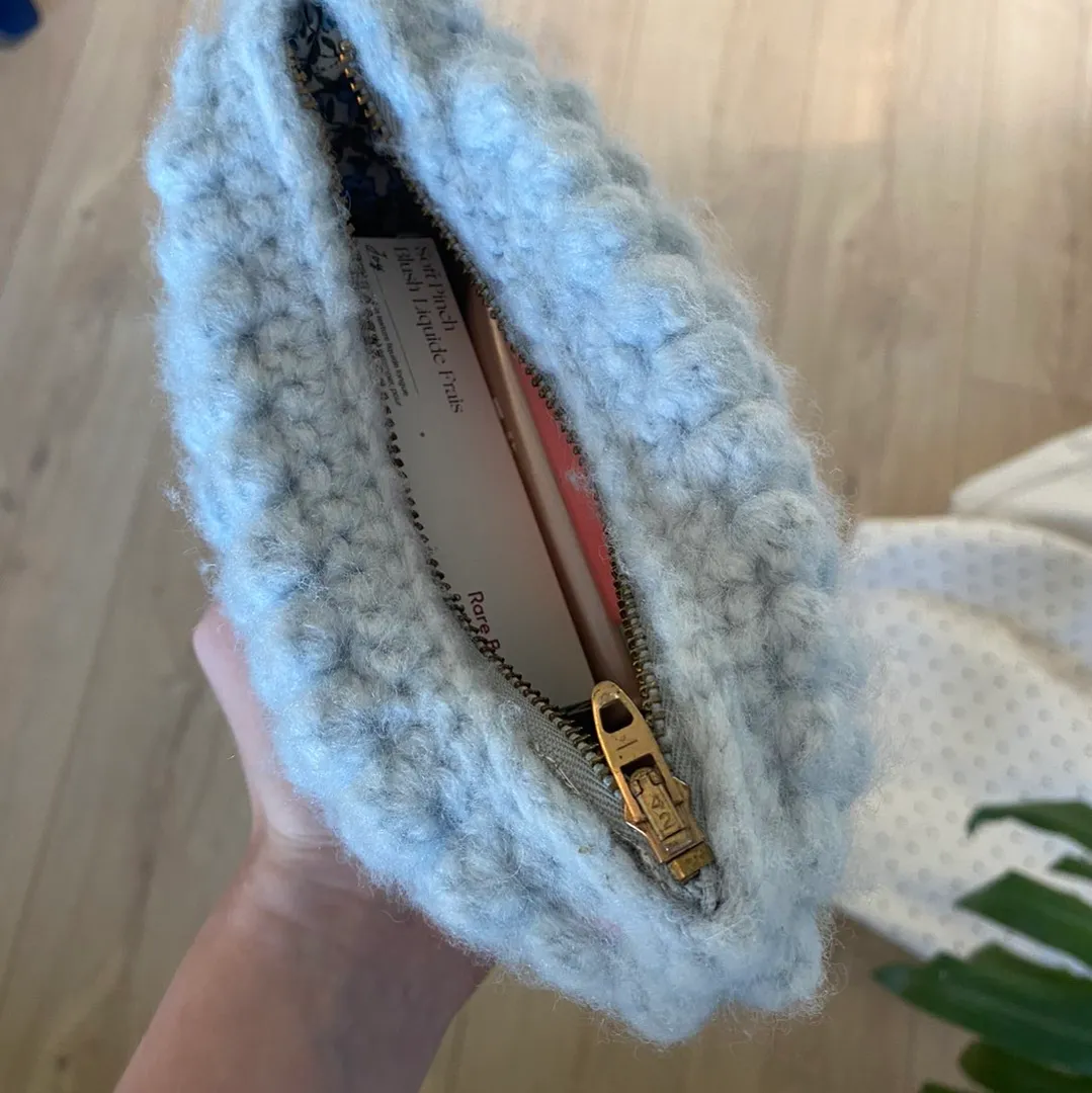 Lyseblå clutch