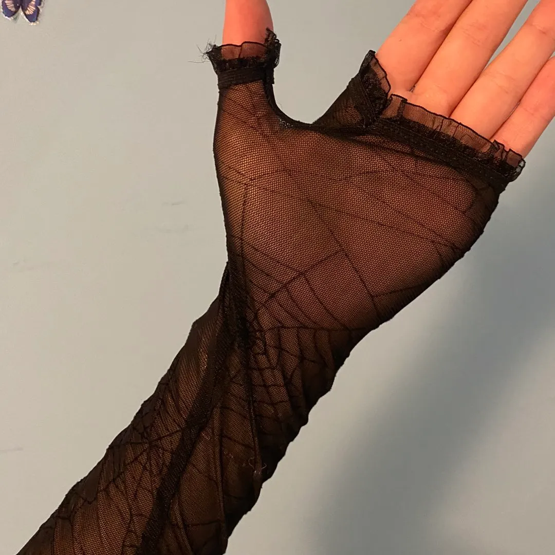 Spider web gloves