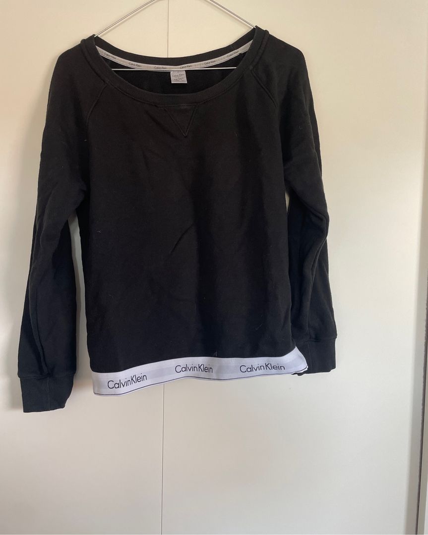 Sort sweatshirt