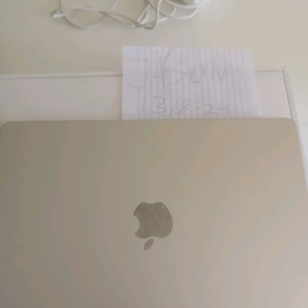 Macbook 136 2022 M2