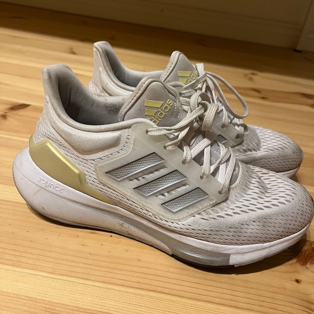 Adidas lenkkarit