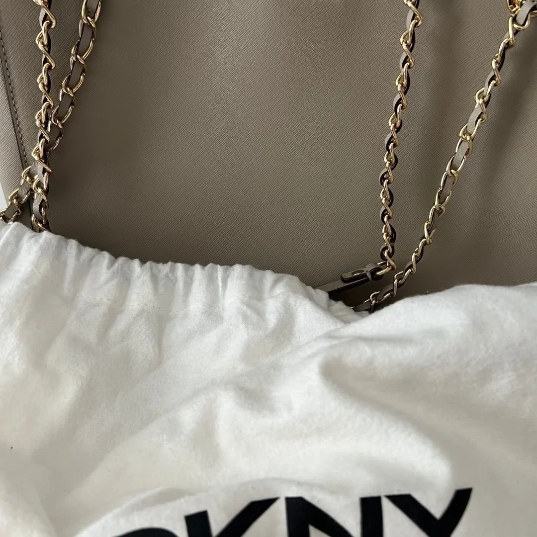 DKNY VÄSKA