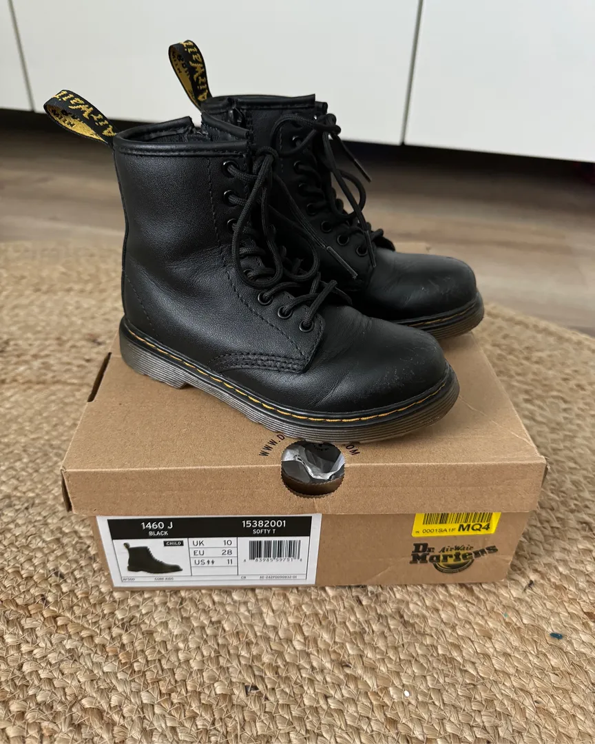 Dr. Martens kengät