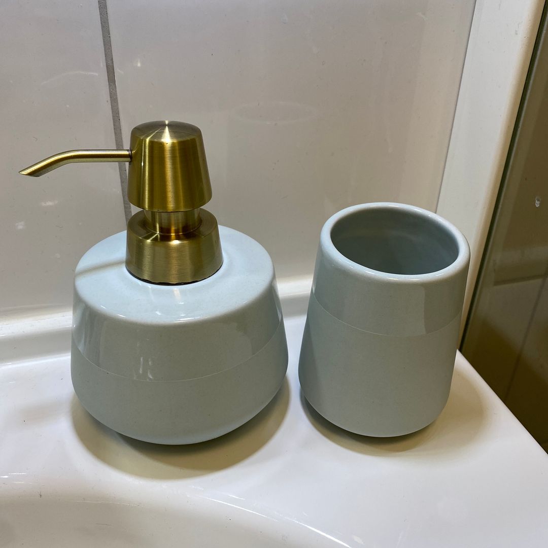 Soap dispenser set