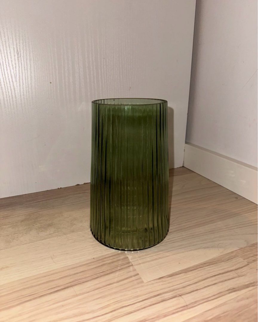 Grøn rillet vase