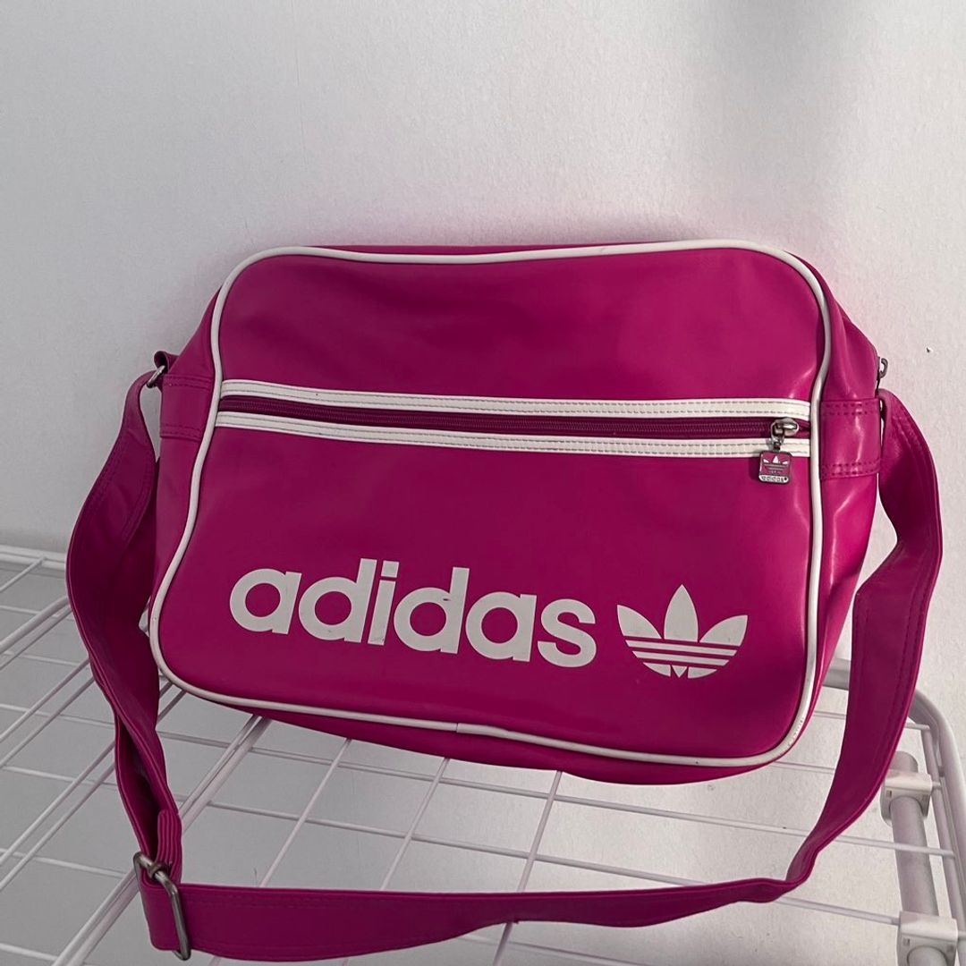 Adidas laukku