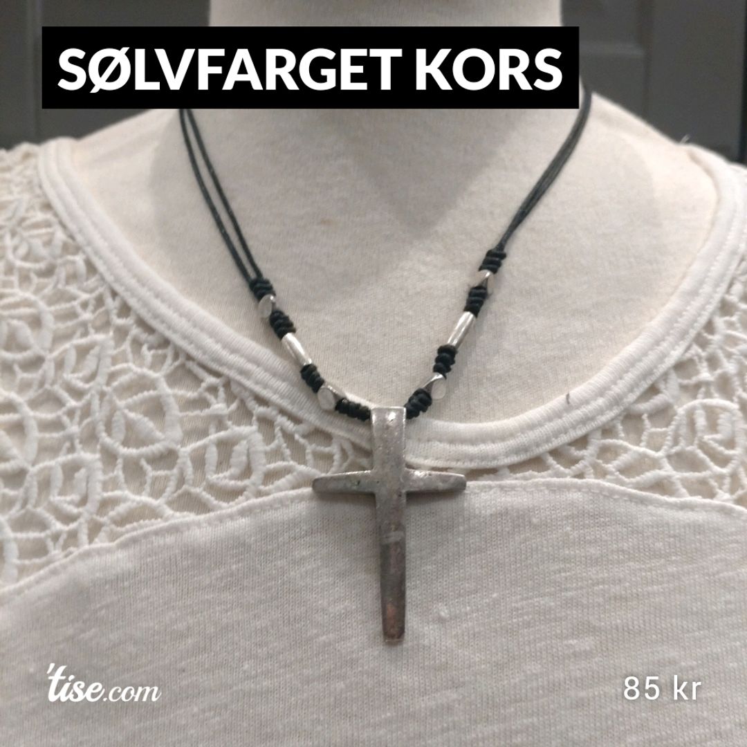 Sølvfarget Kors