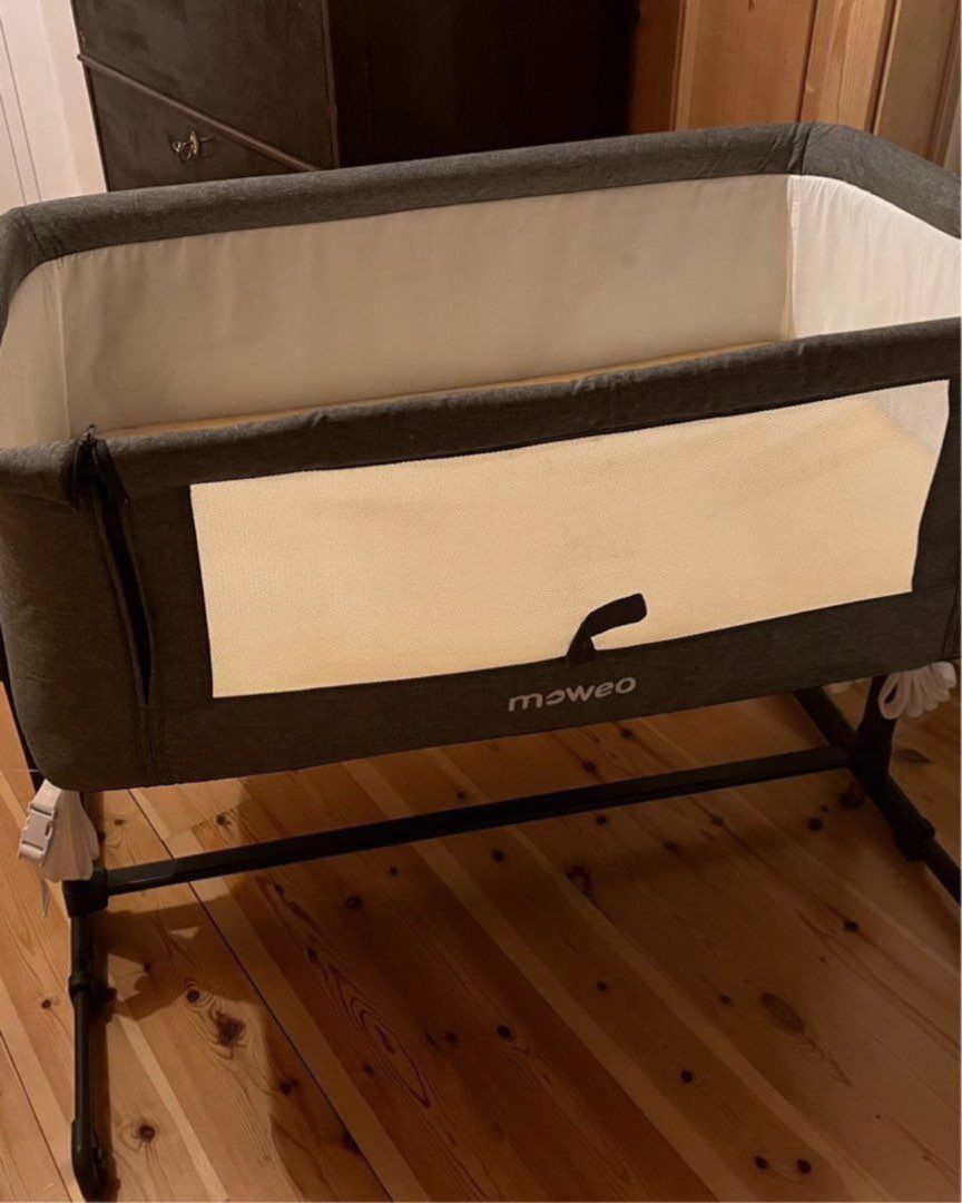 Moweo bedside crib