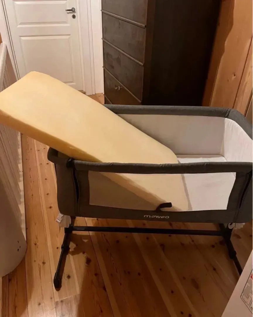 Moweo bedside crib