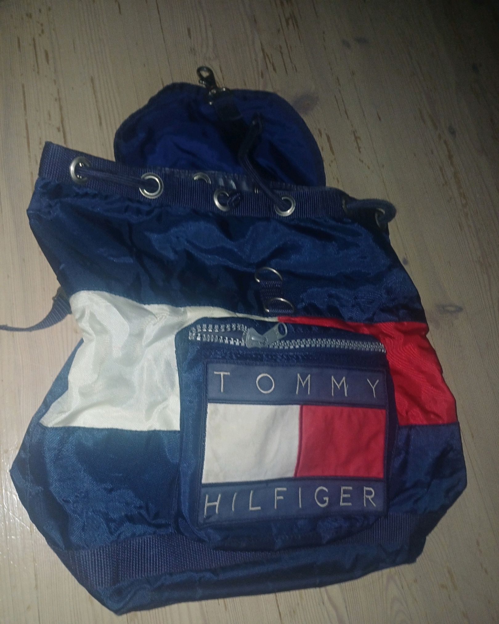 tommy hilfiger reppu