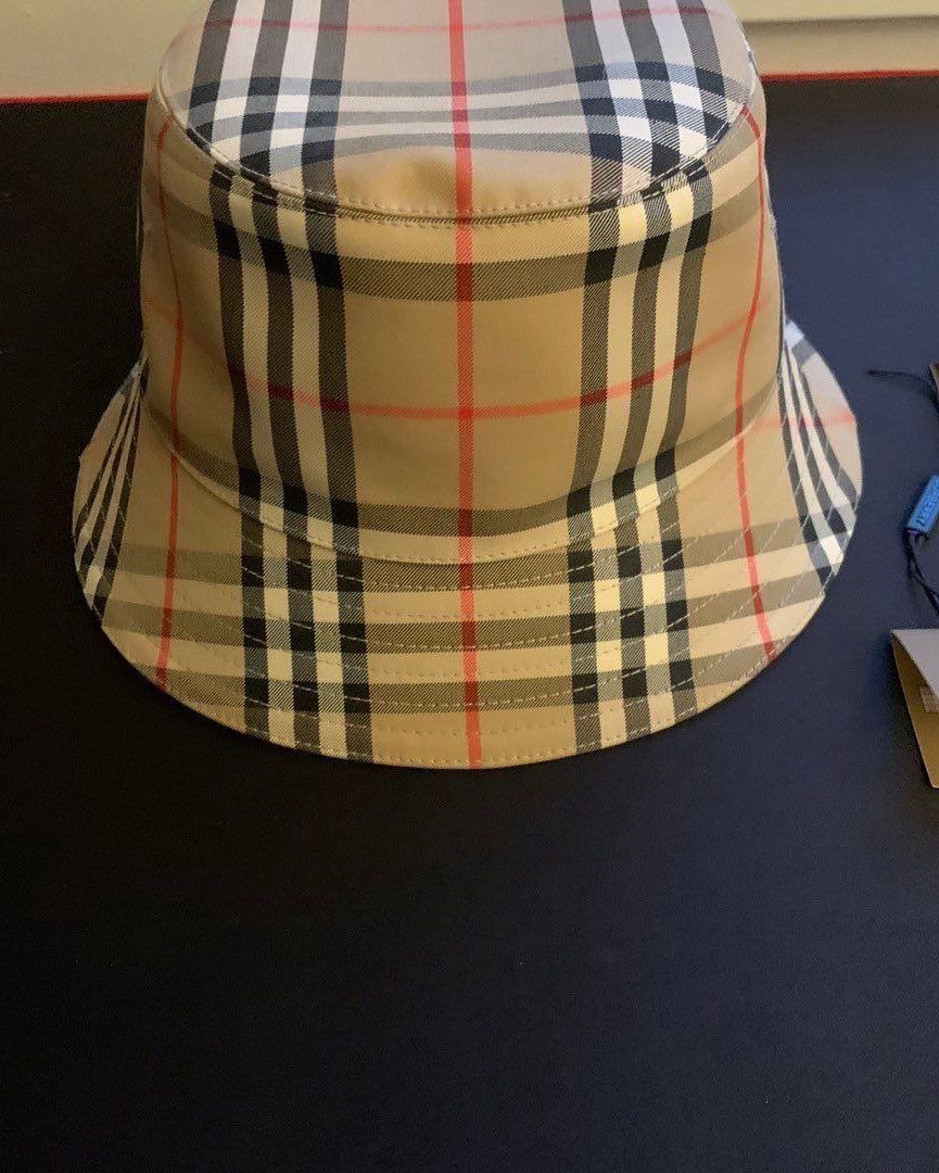 Burberry bucket hat