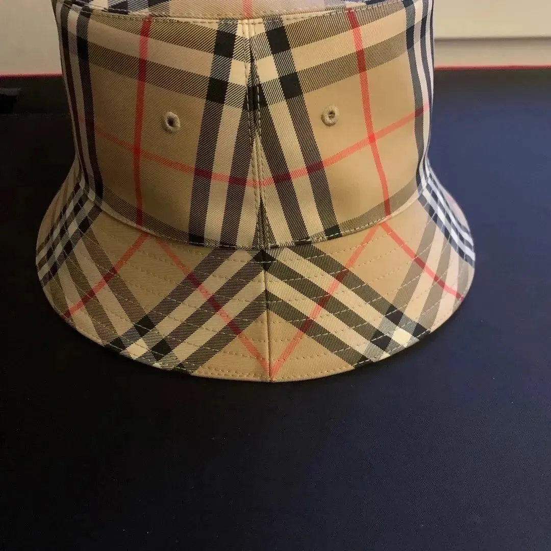 Burberry bucket hat