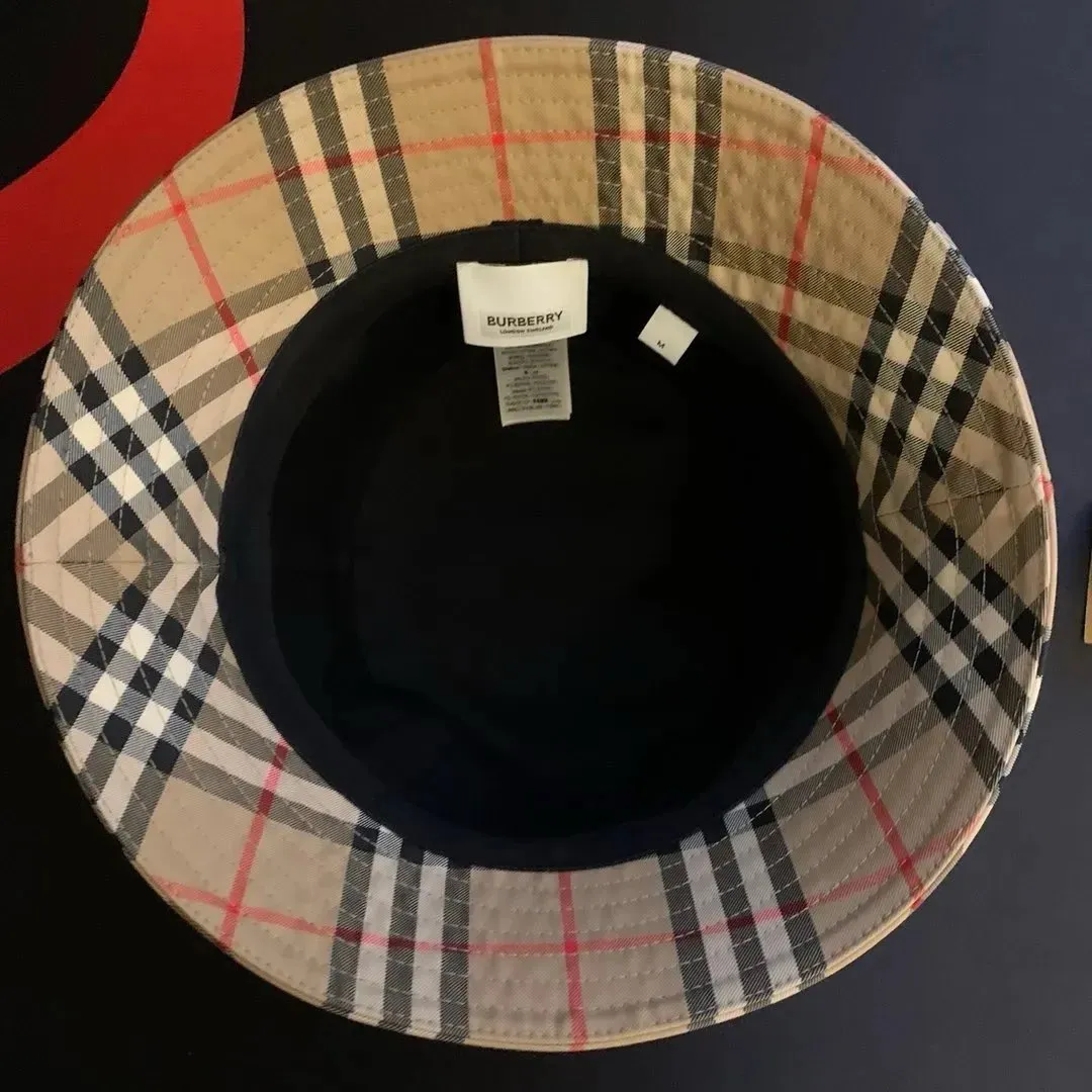 Burberry bucket hat