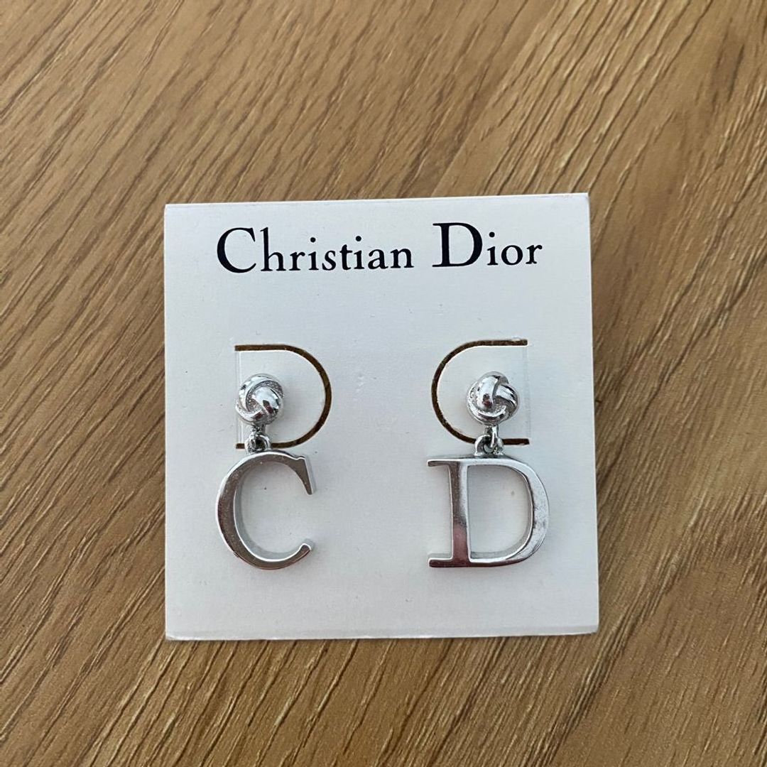 Dior korvakorut